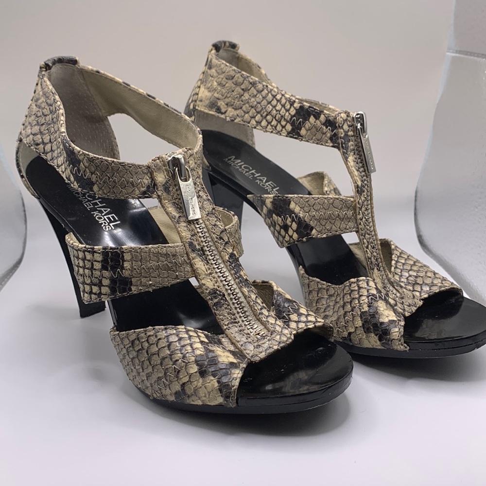 Michael Kors Snakeskin Berkley-Embossed T-Strap Sandal Sz 6.5